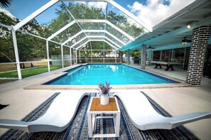 Outdoor pool - Luxury Miami Village w/Pool+Grill+MiniGolf (Miami)