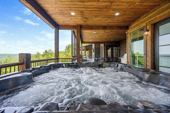 Outdoor spa tub