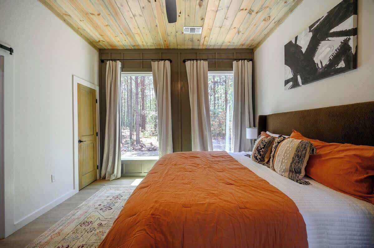 6 bedrooms, WiFi, bed sheets