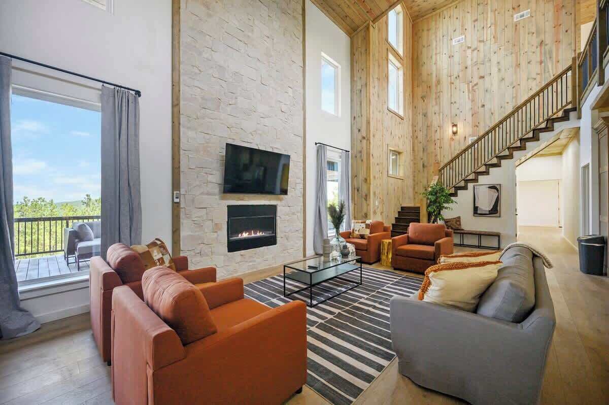 TV, fireplace, offices