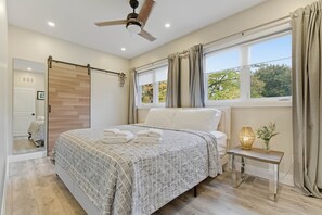 1 bedroom, iron/ironing board, WiFi, bed sheets - Wineries, Theatre, Dining, Billiards or Chill: The Ultimate NOTL Retreat. (Niagara-on-the-Lake)