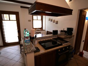 Coffee/tea maker, fridge, microwave, oven - Casa Marie, a rustic natural stone home with a lake view and a rooftop terrace (Vercana)