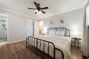 3 chambres, fer et planche à repasser, Wi-Fi gratuit, draps fournis