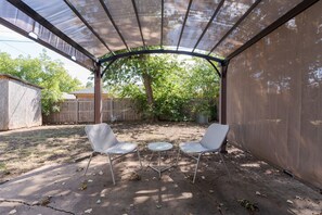Property grounds - Chic Hidden Gem in The Village (Village)