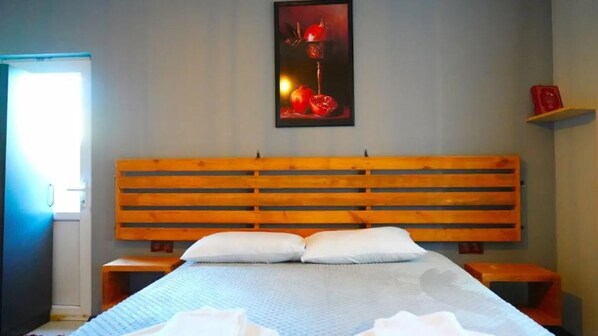 1 bedroom, desk, WiFi, bed sheets