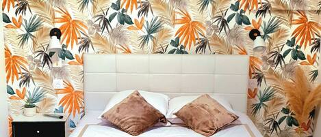 1 bedroom, bed sheets