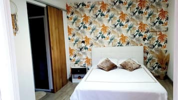 1 bedroom, bed sheets