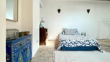 2 chambres, fer et planche à repasser, Wi-Fi, draps fournis