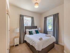 4 bedrooms, free WiFi, bed sheets, wheelchair access