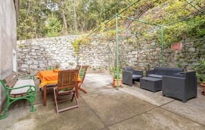 Outdoor dining - Lovely home in Senj with WiFi (Senj)