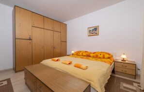 2 dormitorios, tabla de planchar con plancha, wifi gratis y ropa de cama