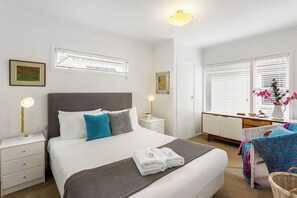 2 bedrooms, iron/ironing board, free WiFi - Harmony Homestead close to Beaches (Auckland)