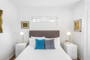 House, Garden View | 2 bedrooms, iron/ironing board, free WiFi - Harmony Homestead close to Beaches (Auckland)