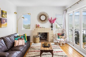 House, Garden View | Living area - Harmony Homestead close to Beaches (Auckland)