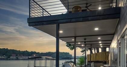 LakeFront with Pool! HotTub! Game Room! Sleeps 20+