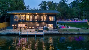 Exterior - LakeFront with Pool! HotTub! Game Room! Sleeps 20+

 (Hot Springs)