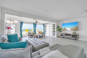 TV - Sea Destin - Private BeachFront Townhouse (Destin)