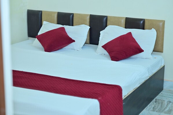 Comfort Double or Twin Room, Balcony, City View | Desk