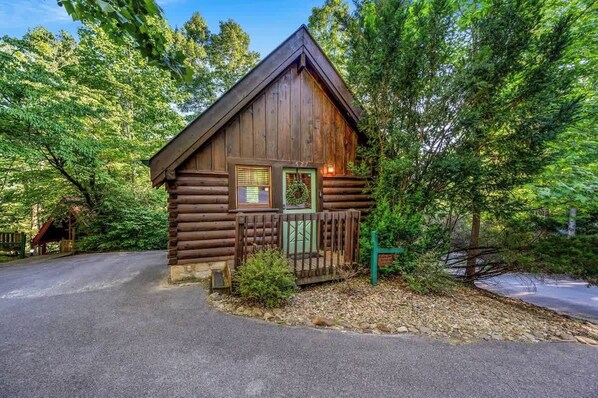 Exterior - Couples Retreat | Downtown in 10 mins. | King bed (Gatlinburg)