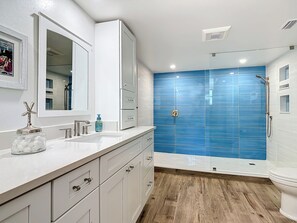 Shower, hair dryer, towels - Walk to Beach.  RENOVATED & HUGE 3-bed &3-bath condo in Vero Beach (Indian River Shores)