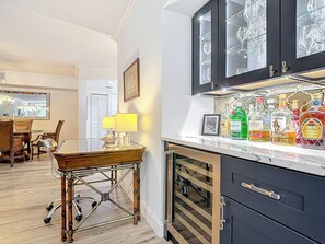 Bar (on property) - Walk to Beach. RENOVATED & HUGE 3-bed &3-bath condo in Vero Beach (Indian River Shores)