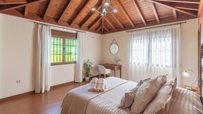 4 bedrooms, iron/ironing board, travel cot, WiFi