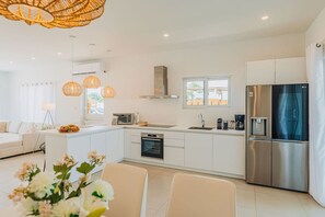 Fridge, microwave, oven, stovetop - NEW | Cozy, BBQ, Spacious Outdoor, Pool, 6 Sleeps (Paradera)