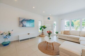 TV - NEW | Cozy, BBQ, Spacious Outdoor, Pool, 6 Sleeps (Paradera)