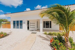 Exterior - NEW | Cozy, BBQ, Spacious Outdoor, Pool, 6 Sleeps (Paradera)