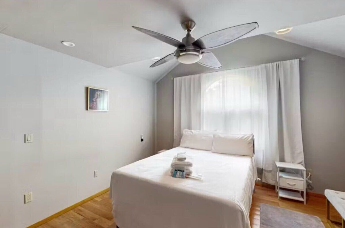 5 Schlafzimmer, Schreibtisch, Bügeleisen/Bügelbrett, kostenloses WLAN