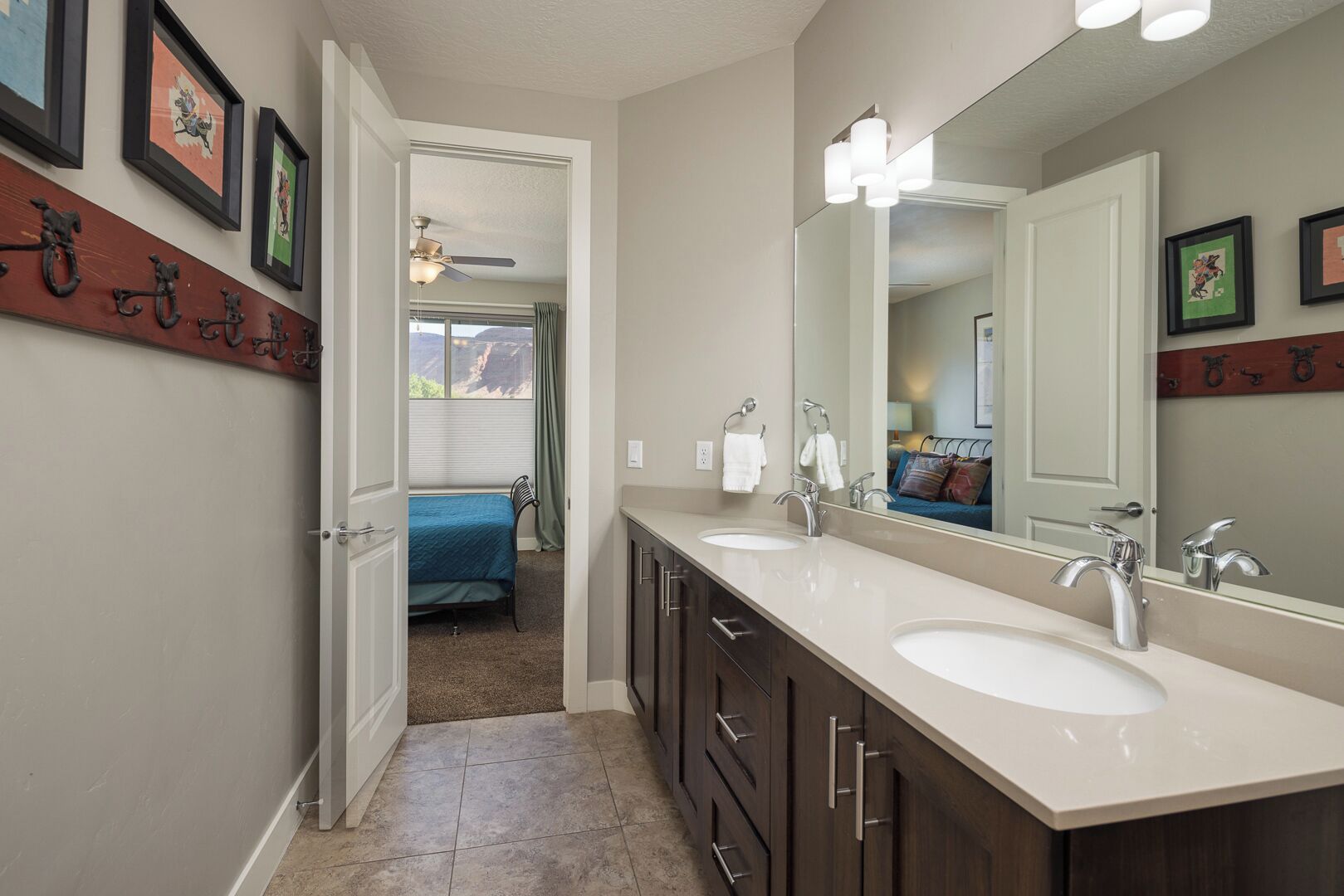 Family House, Mountain View | Bathroom | Separate bathtub and shower, free toiletries, towels, soap