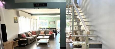 المنشأة من الداخل