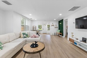 Smart TV, table football - Palmy Paradise (Tampa)