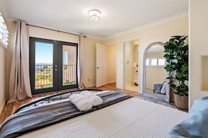 4 chambres, fer et planche à repasser, lit parapluie, Wi-Fi gratuit
