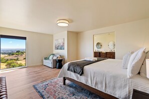 4 Schlafzimmer, Bügeleisen/Bügelbrett, Reisekinderbett, kostenloses WLAN
