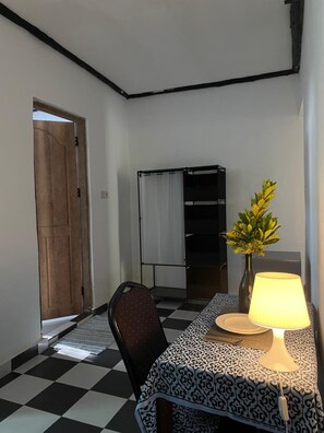 Laptop workspace, free WiFi - zanzllywood hotel and apartments (Uroa)