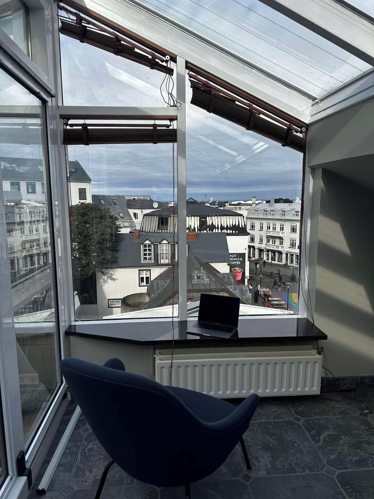 المنشأة من الداخل