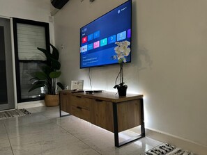 Interior - KoziKasa-Violet View’s is a 1-bedroom apartment in awesome Kingston with AC,WiFi (Kingston)