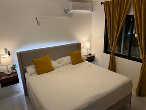 1 dormitorio, tabla de planchar con plancha, wifi y ropa de cama