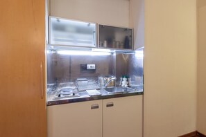 Frigorifero, microonde, macchina per tè/caffè
