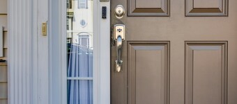 Golden Dome Getaway<>Townhome 1.5 mi To ND