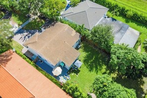 Exterior - Luxury Home in Brickell Miami, 5 min to the Beach! (Miami)