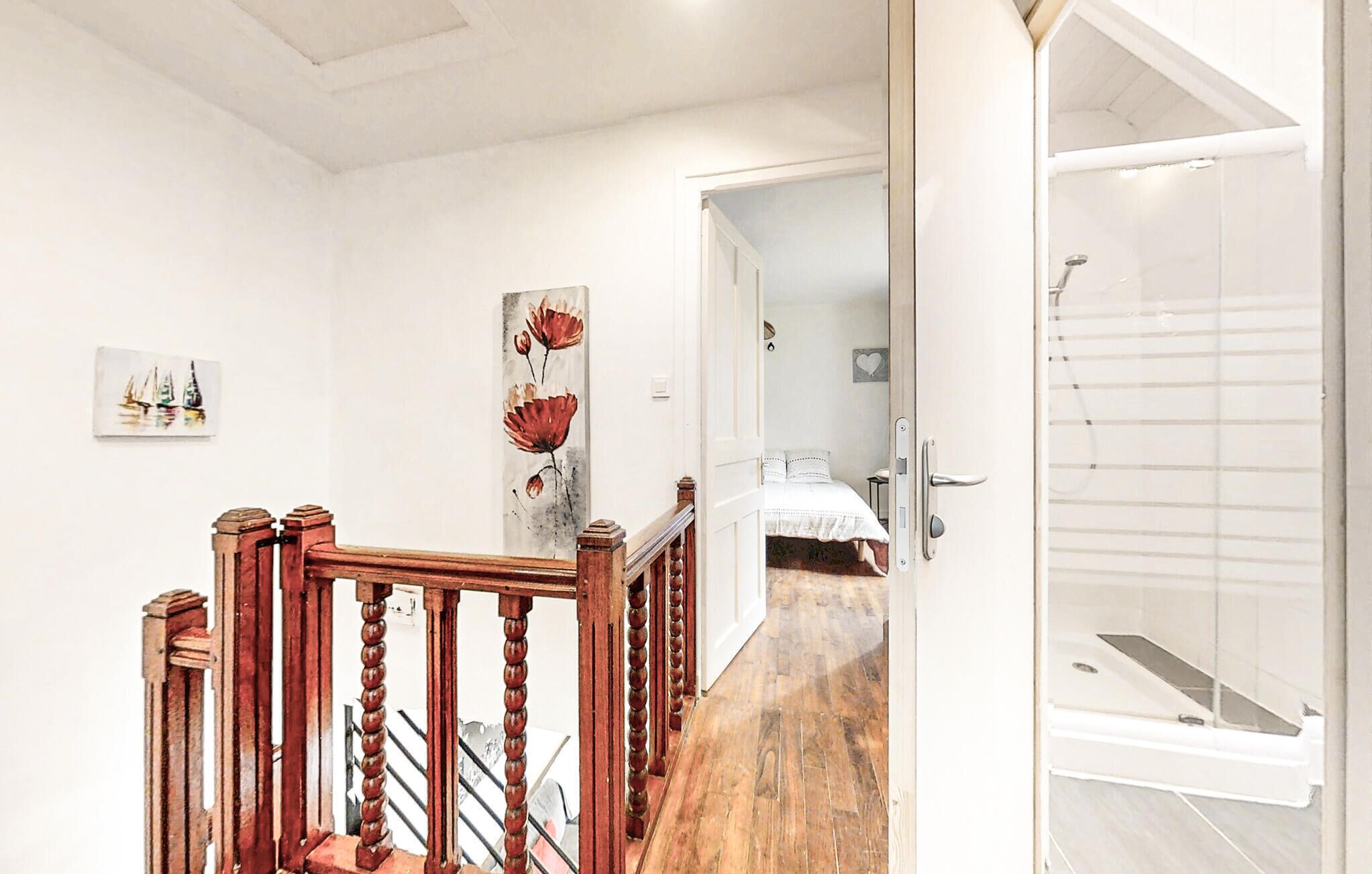 3 chambres, lit parapluie, draps fournis