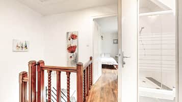 3 chambres, lit parapluie, draps fournis