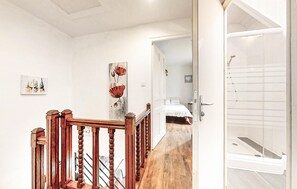 3 bedrooms, travel crib, bed sheets