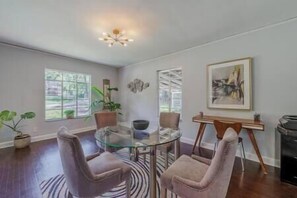 Dining - Cozy Home Near ATL Airport: 2-Bedrooms, 2-Beds + 1-Futon (East Point)