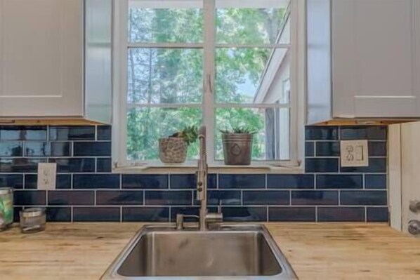 Interior - Cozy Home Near ATL Airport: 2-Bedrooms, 2-Beds + 1-Futon (East Point)