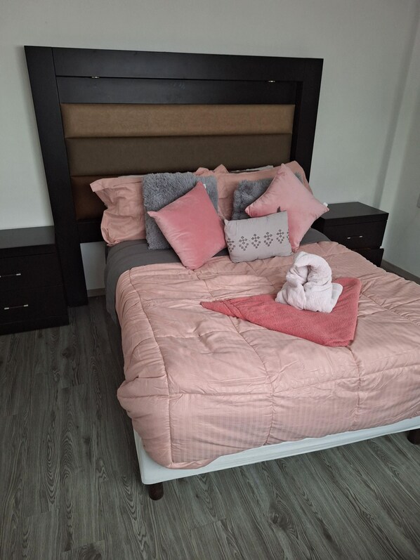 2 bedrooms, iron/ironing board, free WiFi, bed sheets
