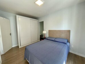 1 chambre, bureau, fer et planche à repasser, Wi-Fi