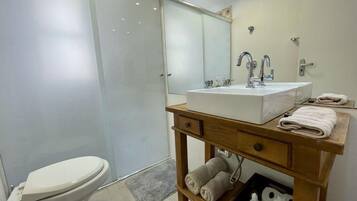 Handdukar, tvÄl och toalettpapper